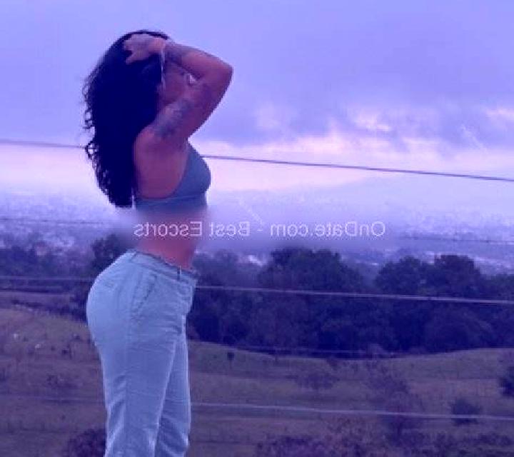 Macarena Los Alamos escort
