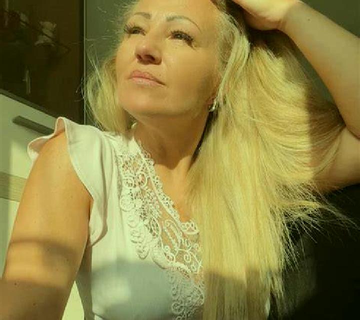 Paulina Longavi escort
